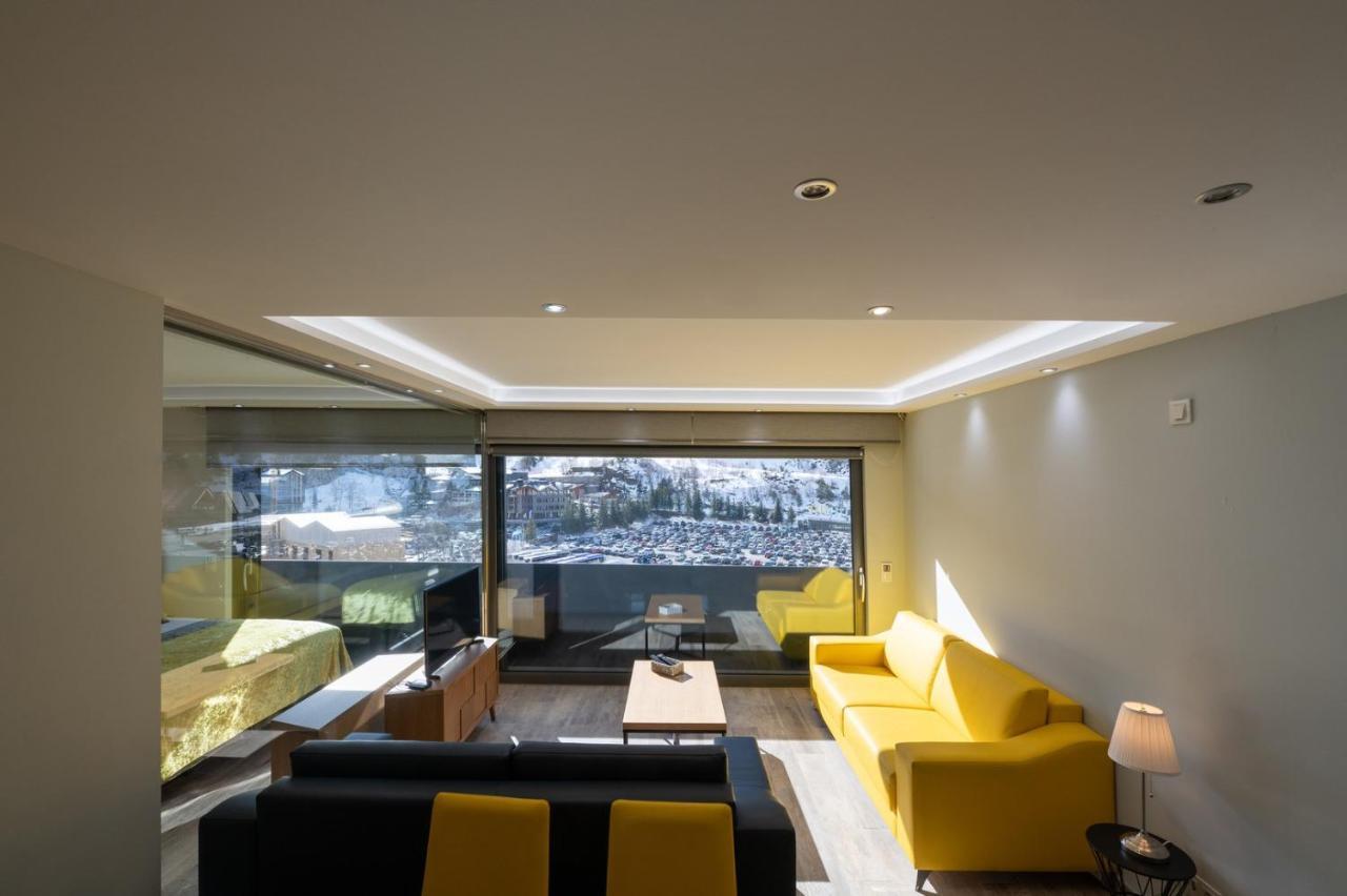 The Mirror & Luxury Appartement