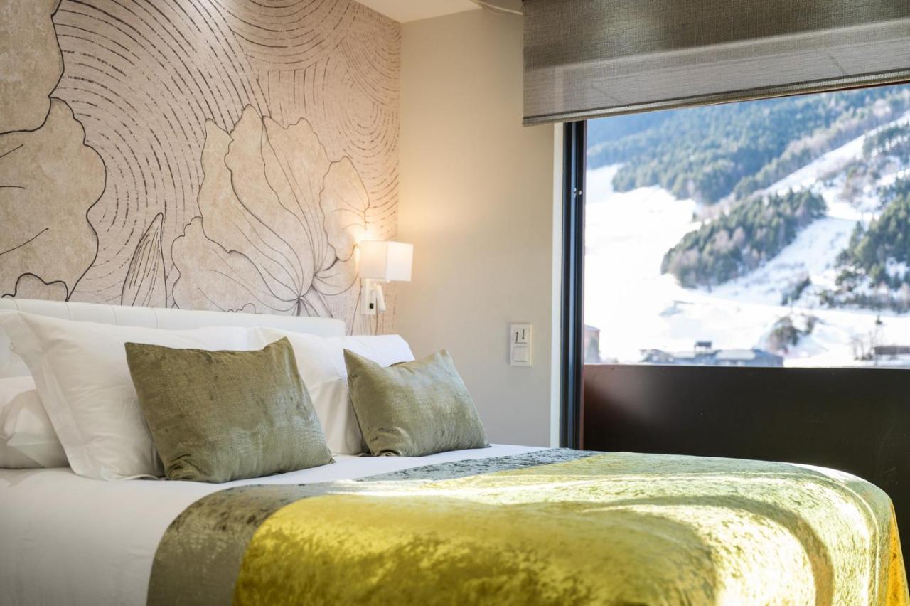 The Mirror & Luxury * El Tarter
