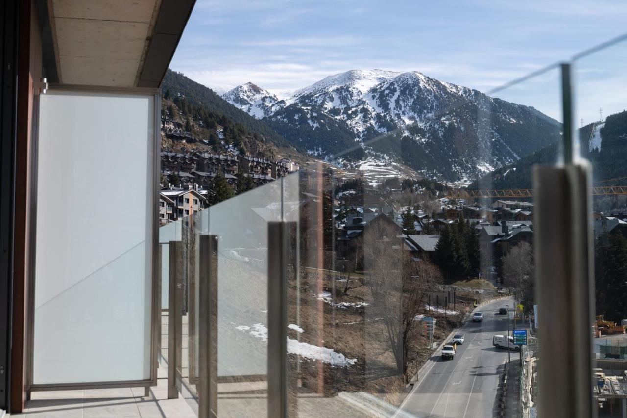 The Mirror & Luxury Appartement
