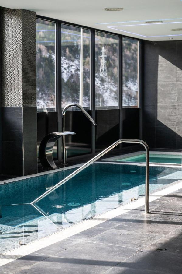 The Mirror & Luxury Appartement El Tarter